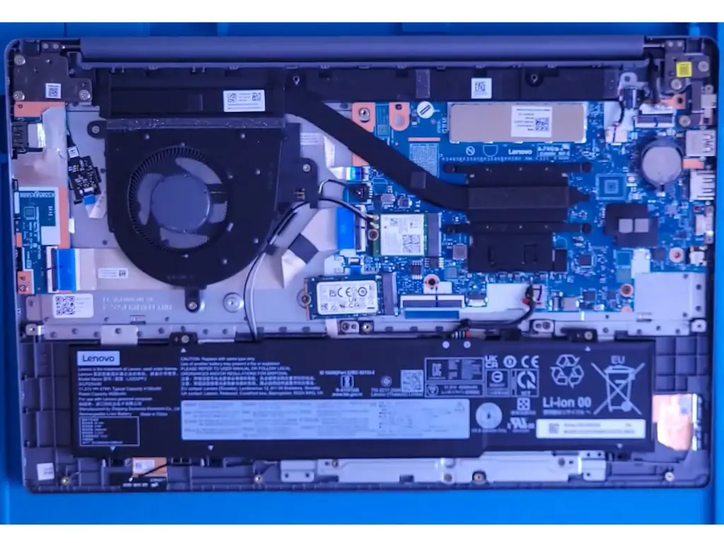 Laptop Idea Slim3 Intel Core I5 12450H 8gb 512gb SSD Teclado en Español.webp